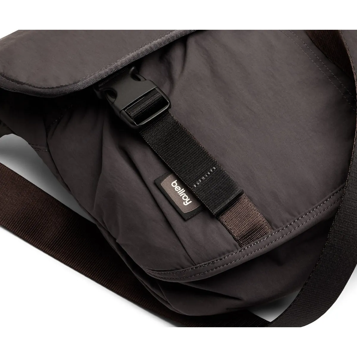 Bellroy Cinch Messenger in Charcoal