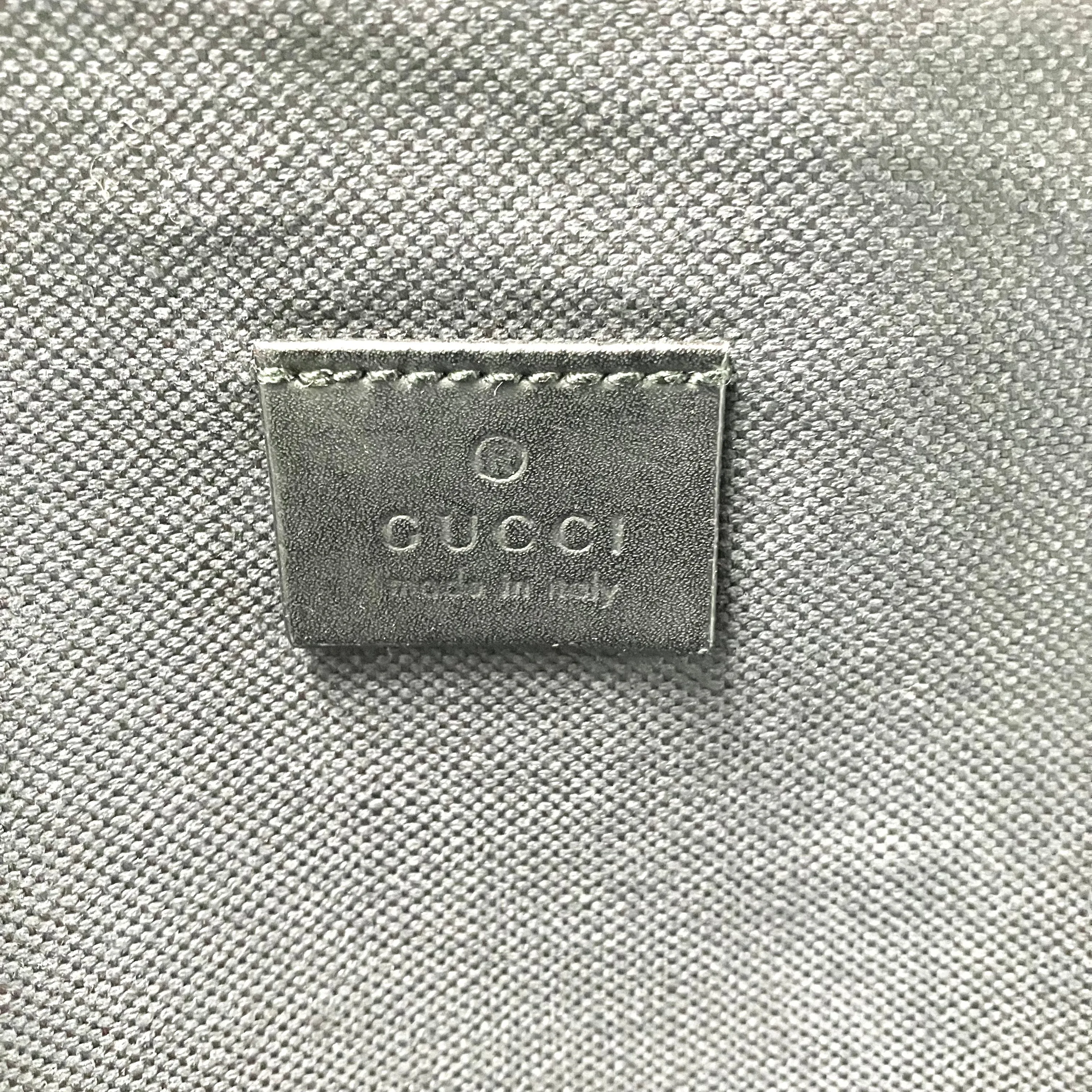 GUCCI GG Supreme Body Bag