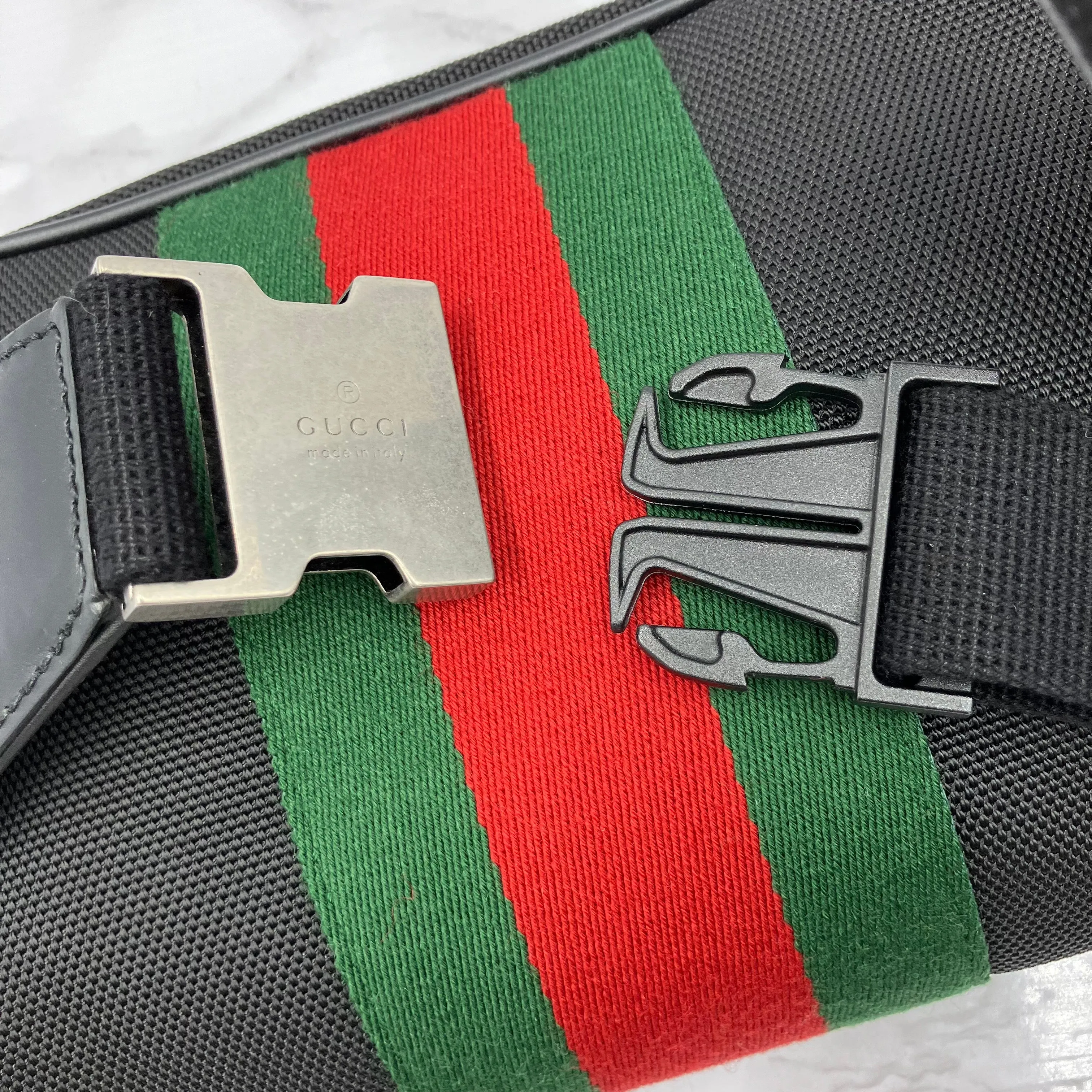 GUCCI Sherry Line Body Bag