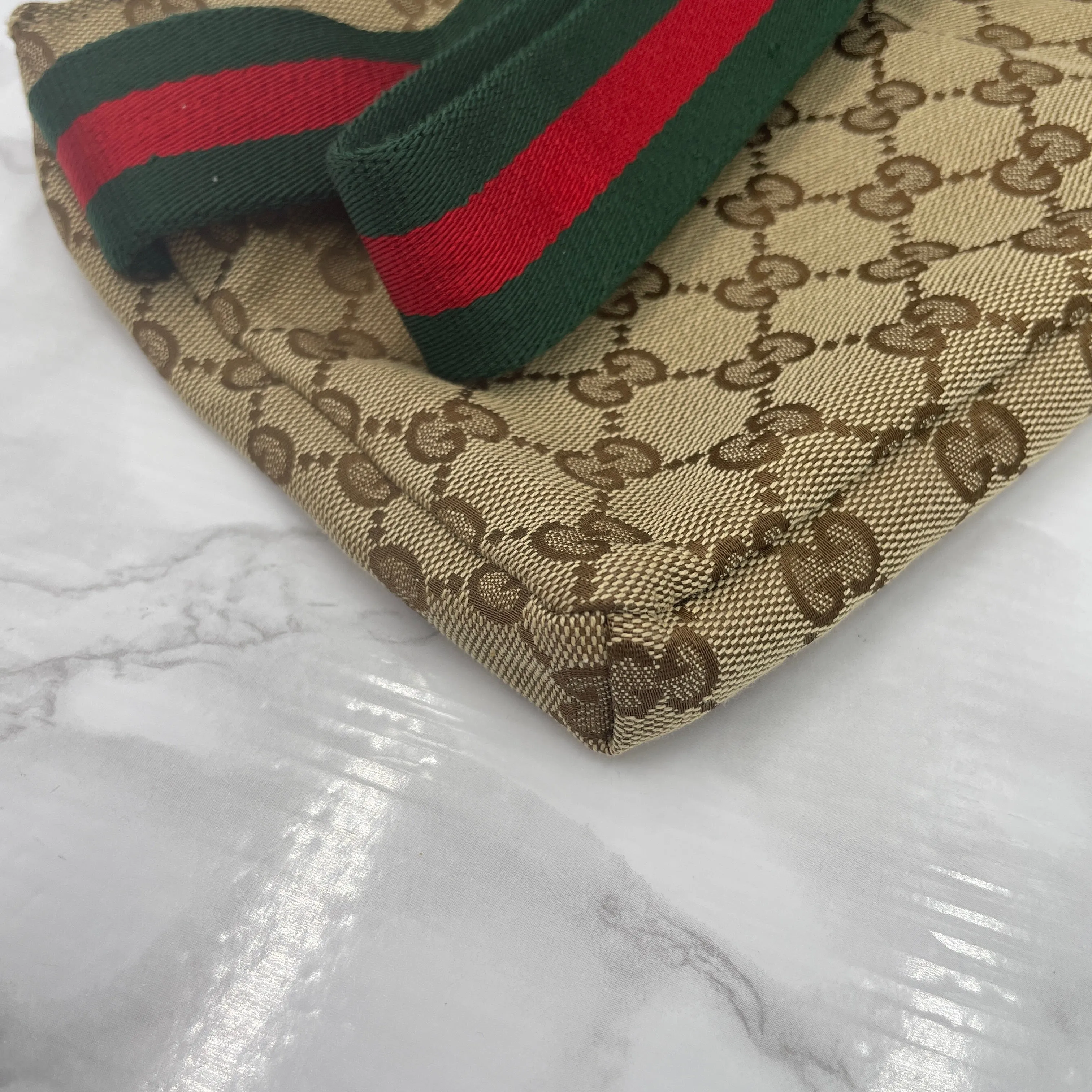 GUCCI Sherry Line Body Bag