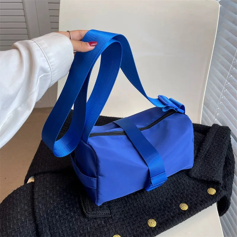 Klein Blue Toast Travel Men's and Women's Sports Messenger Bag